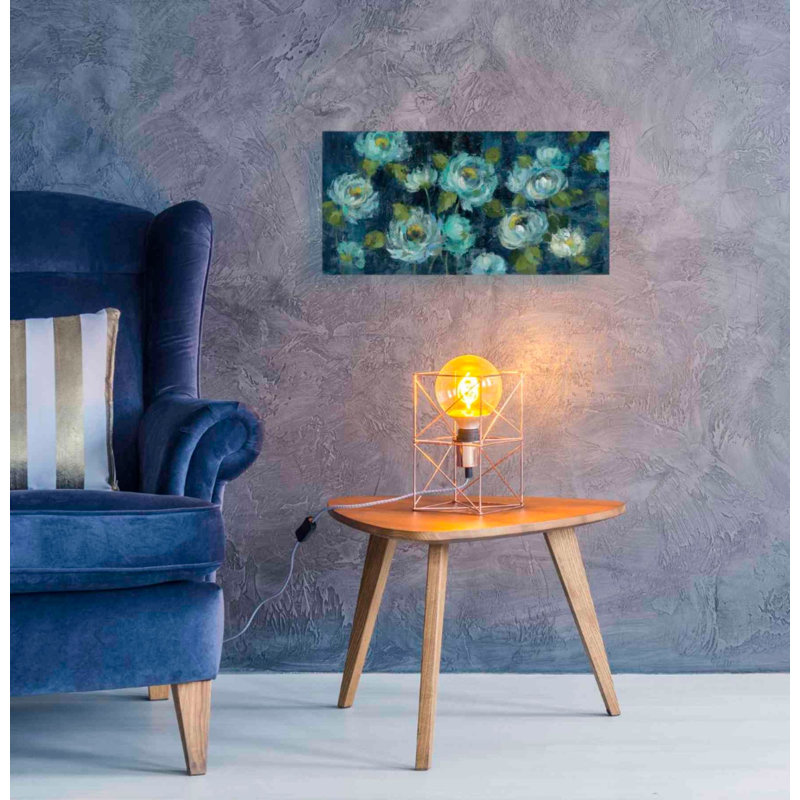 «Indigo Mums» par Silvia Vassileva, art mural sur toile, H 12 po x l 24 po x P 0,75 po