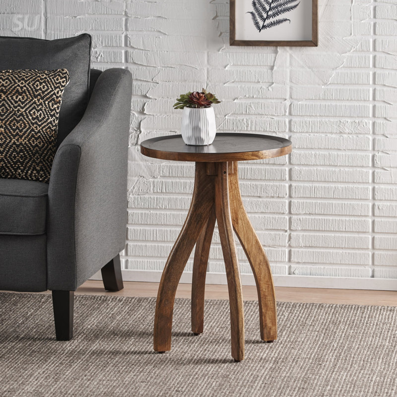 Table de bout en bois de manguier Boho avec plateau à lèvres, parfaite pour ajouter de l'élégance et du style à tout espace de vie
