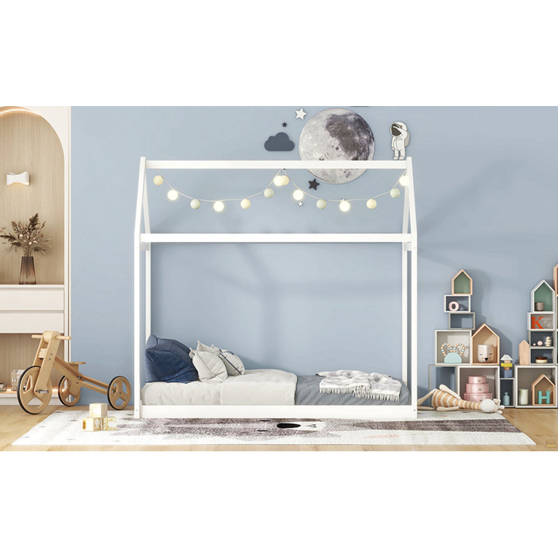 Lit simple en bois