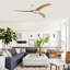Ventilateur de plafond en bois massif de 52 pouces avec lumière et télécommande, finition blanc doux et bois naturel, moteur à courant continu réversible, pour patio, salon, chambre à coucher