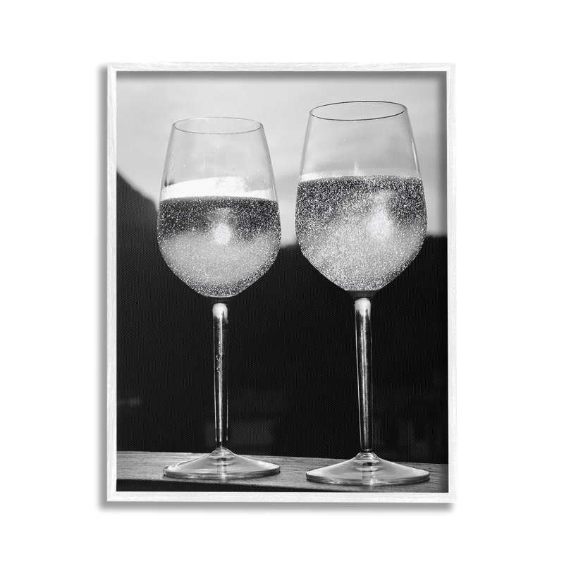 FizzyChampagneGlassesGicleeArtbyLil'irl, Estampe numérique encadrée blanc bord de mer, H 30 po x l 24 po