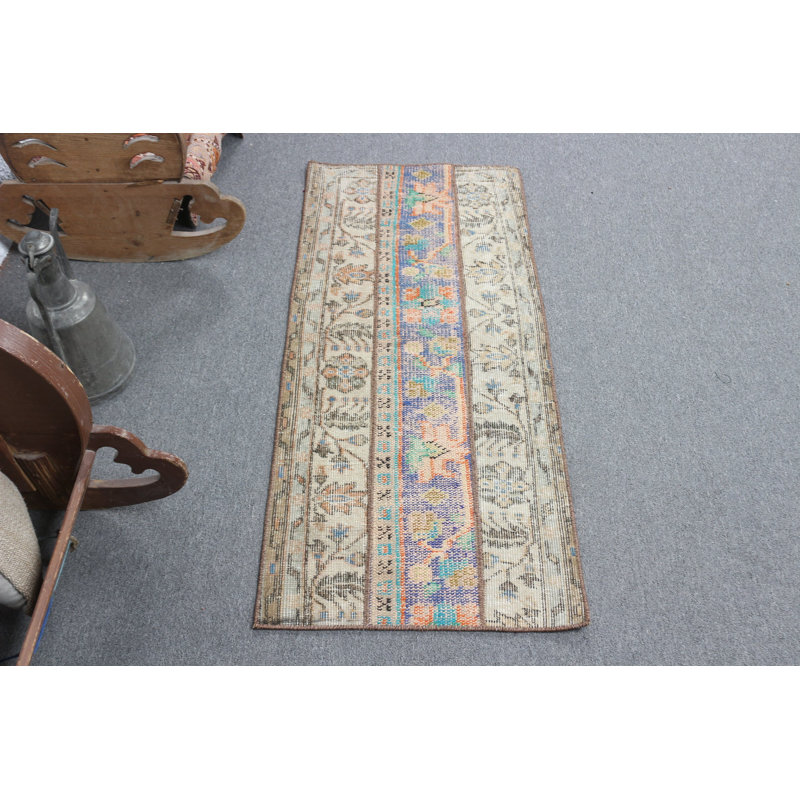 Petit tapis turc rétro Oushak rétro parfait pour les espaces d'entrée avec un design moderne en patchwork
