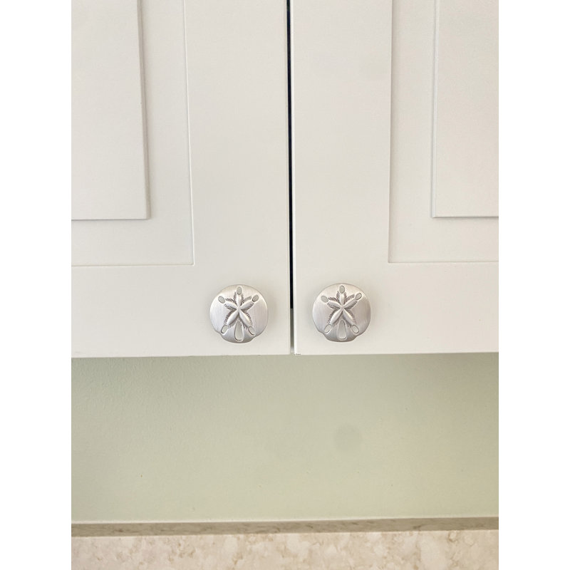1 1/2" Sand Dollar Small Knob, Brushed Nickel, 1.5" L x 1.5" W, 2