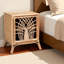 Table de chevet en rotin brun naturel à 2 tablettes avec porte H 23,41 po x l 21,78 po x P 15,56 po Zane