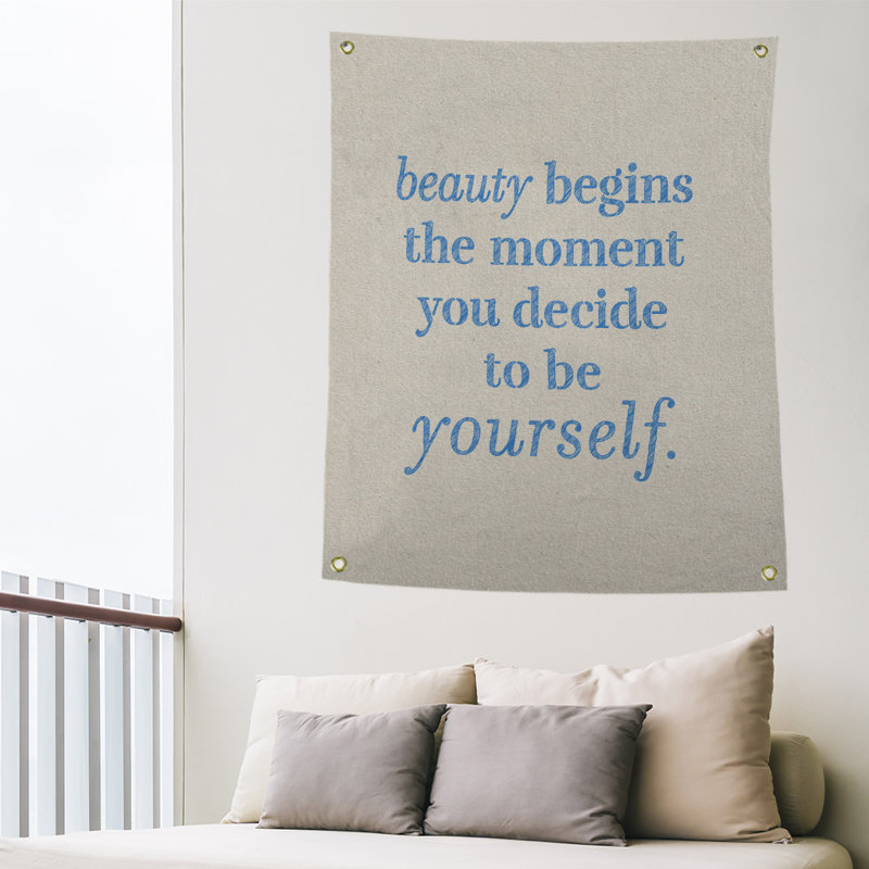 Tapisserie citation en polyester true, H 36 po x l 26 po, Blanc / Bleu