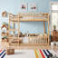 Lit superposé double en bois massif avec échelle et garde-corps blancs | Solution pour chambre d'enfant peu encombrante-341645634