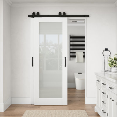 Porte vitrée pleine hauteur blanche de 122 x 203 cm avec trousse de quincaillerie pour porte coulissante de style grange, idéale pour un garde-manger ou une chambre.