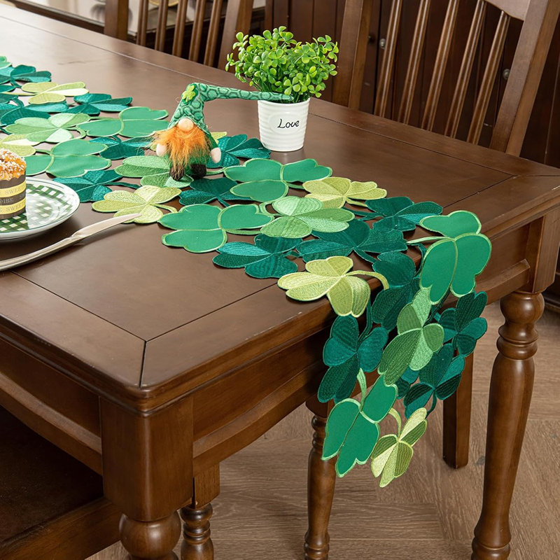 Chemin de table brodé trèfle irlandais, décor trèfle vert de la Saint-Patrick pour la cuisine et la salle à manger