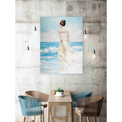Fille Ezhno au bord de la mer
