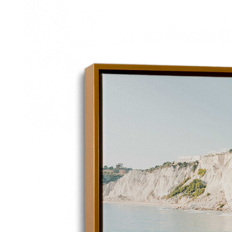 Cliffside Dreams, reproduction sur toile, Cadre flottant or poli, H 12,75 po x l 18,75 po x P 1,75 po