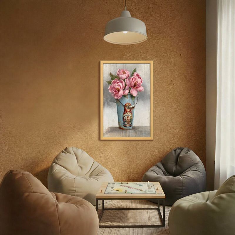 Plantes et fleurs roses dans un seau de poupée russe, H 24 po x l 16 po