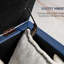 Rangement bleu avec plateau. Style rétro pour les entrées. Tissu à charnières souples, de grande capacité et de charnière sécuritaire - bleu. Espaces de vie de style rétro. Revêtement, espace, fabrication sécuritaire