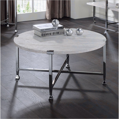 Table basse contemporaine avec plateau en bois et finition en chêne blanc