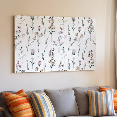 Toile, motif délicat sans soudure avec art mural peint à la main fleurs sauvages et tiges élancées contre une toile murale Pristine