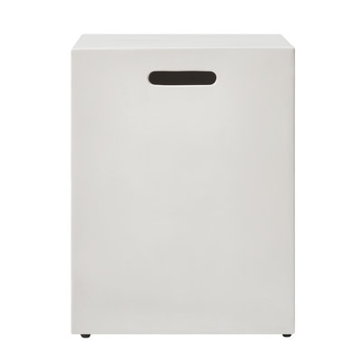 Table d'appoint minimaliste en oxyde de magnésium, surface lisse blanc cassé avec encoche intégrée, table d'appoint autoportante pour canapé et chevet.