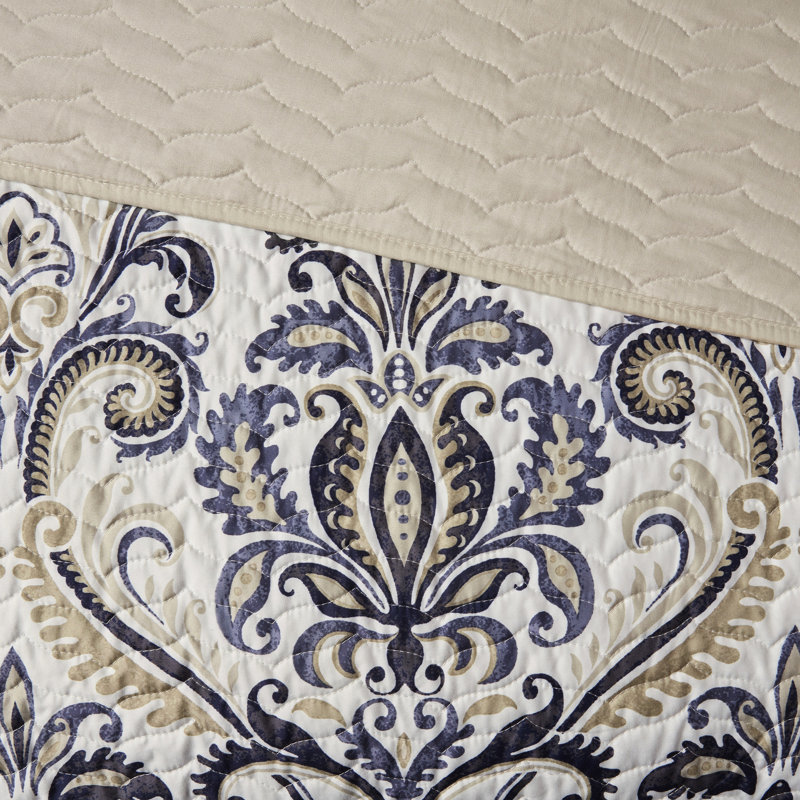 Courtepointe 6 pièces avec coussins décoratifs en bleu marine / brun clair, double / grand. Mise à jour de la courtepointe à motif cachemire 100% microfibre. Revers beige doux. 2 taies décoratives assorties, 3 coussins décoratifs. Nettoyer les taches sur les coussins réversibles, motif
