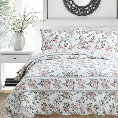 Farmhouse / Country Cotton Floral Quilt