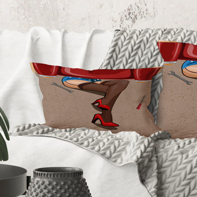 Rectangle, femme sexy rétro réparant la voiture - Coussin décoratif imprimé moderne