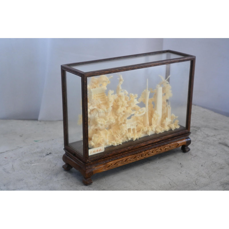 Diorama sculpté en résine dans un étui en bois 12 po x 4 po x H 9 po
