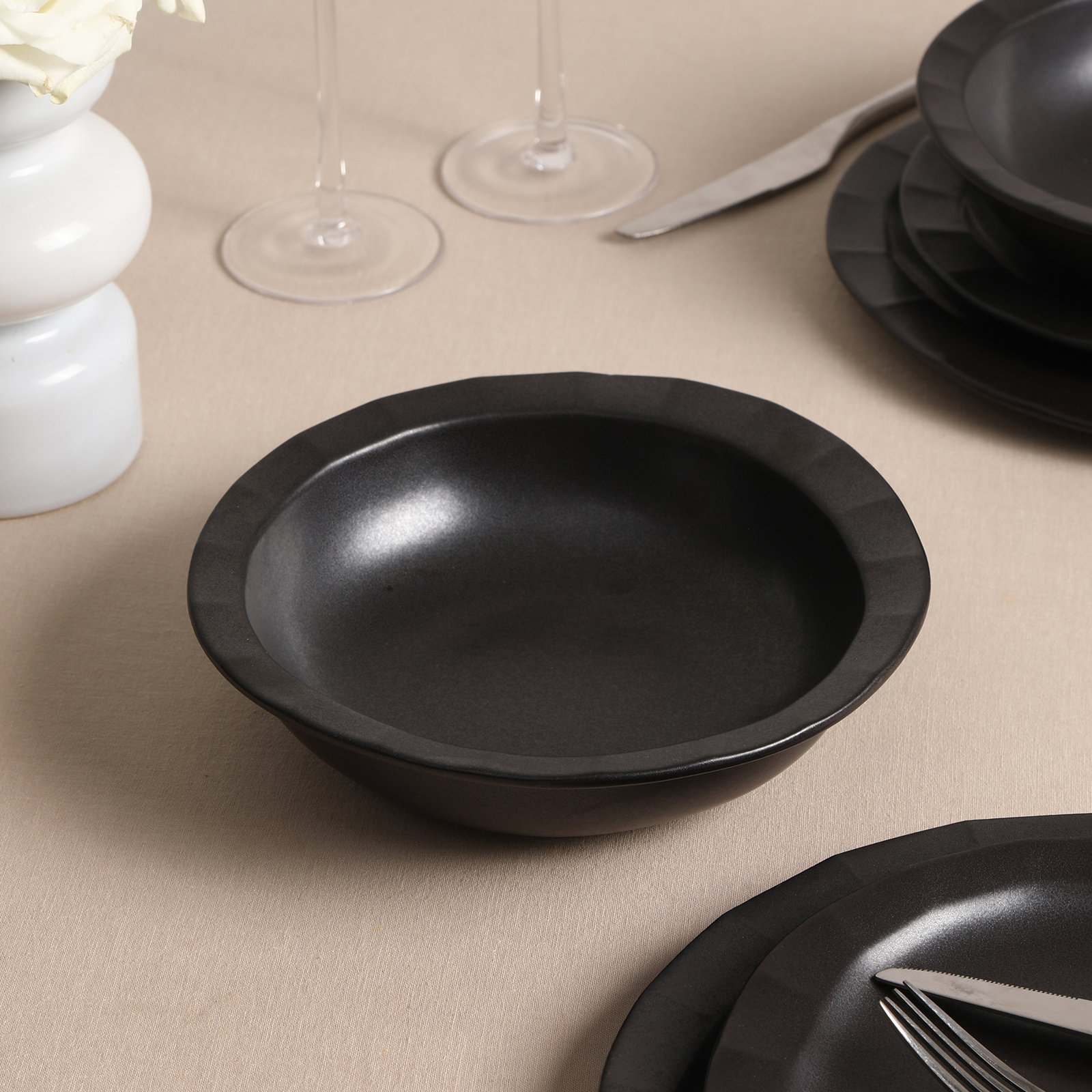 Oasis Stoneware Pasta Bowl, Black