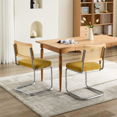 De 2 chaises de salle à manger modernes Mid-Century, chaises rembourrées en velours avec dossier en canne naturel et base en acier inoxydable. Golden assure la respirabilité. Tissé à la main de façon complexe.  Tissu inégalé