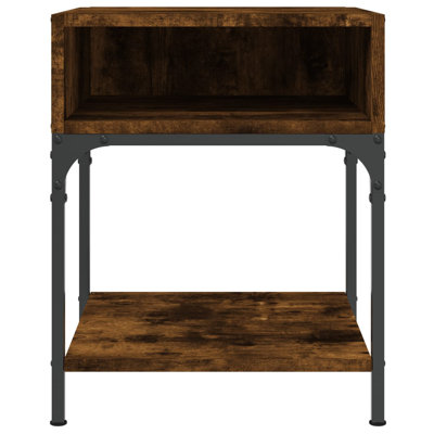 This bedside table with an elegant design makes a timeless addition to your interior decor.