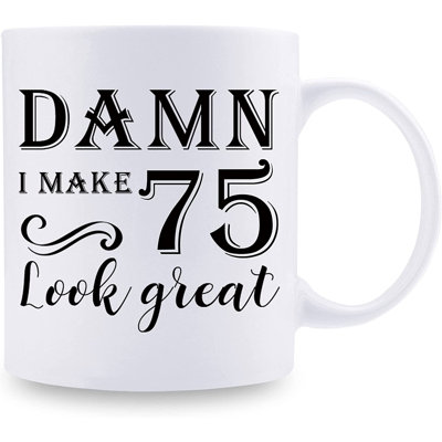 75e cadeaux d'anniversaire pour femmes - «Damn I Make 75 Look Great» - 75 ans de cadeaux pour grand-père, grand-mère, épouse, mari, maman, papa, soeurs, frères, amis, coworkers - tasse à café de 11 oz