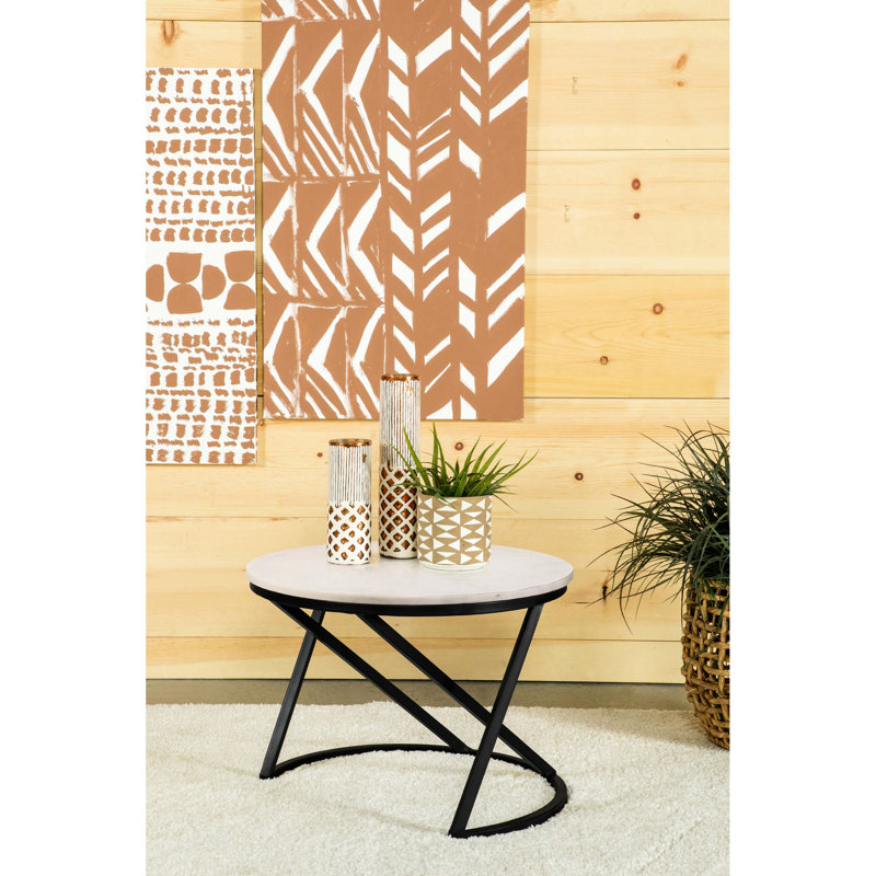 Table basse ronde en marbre avec piédestal angulaire noir, 23,43 po de largeur et de profondeur, rehausse le style des espaces de vie principaux, table d'appoint multifonctionnelle, structure en métal blanc poli
