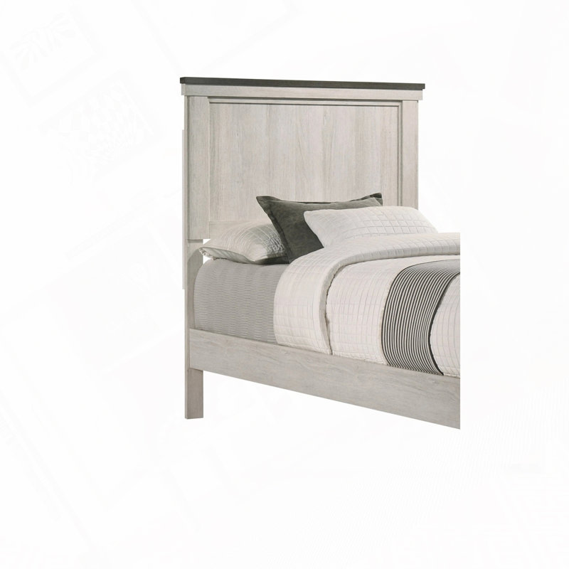 Lit simple en bois