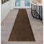 Tapis antidérapant brun à poils courts-326388030