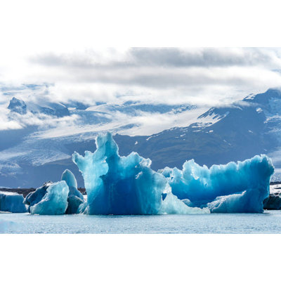 Les glaciers flottants de l'Islande forment des sculptures de glace bleue dans le lagon du glacier Jokulsarlon, par Mark Williford (36 x 24) # EU14MWI0016