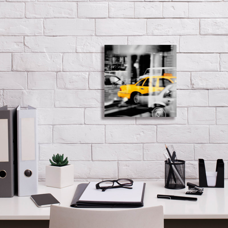 «Yellow Taxi Reflection» par PhotoINC Studio, H 12 po x l 12 po x P 0,75 po
