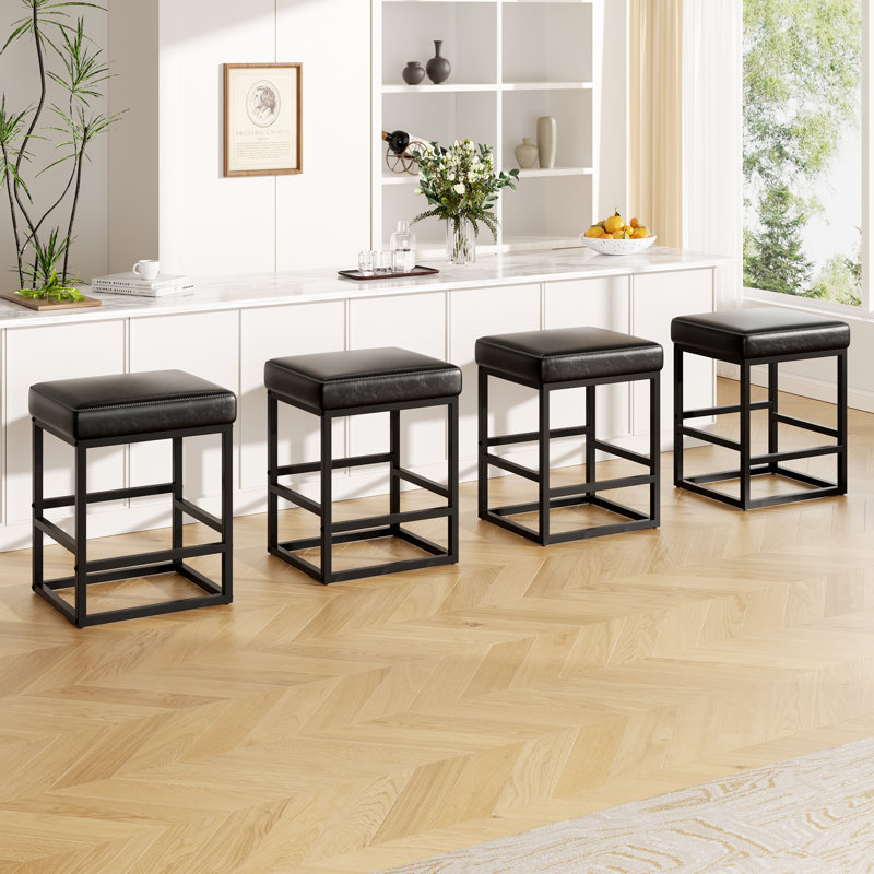 Modern Edge, Cozy Feel: tabourets de bar rembourrés en similicuir pour chaque maison, Noir