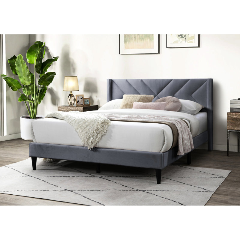 Lit double avec revêtement en velours gris élégant, tête de lit de style moderne, pas de sommier tapissier contemporain avec motif géométrique idéal pour la détente dans la chambre à coucher