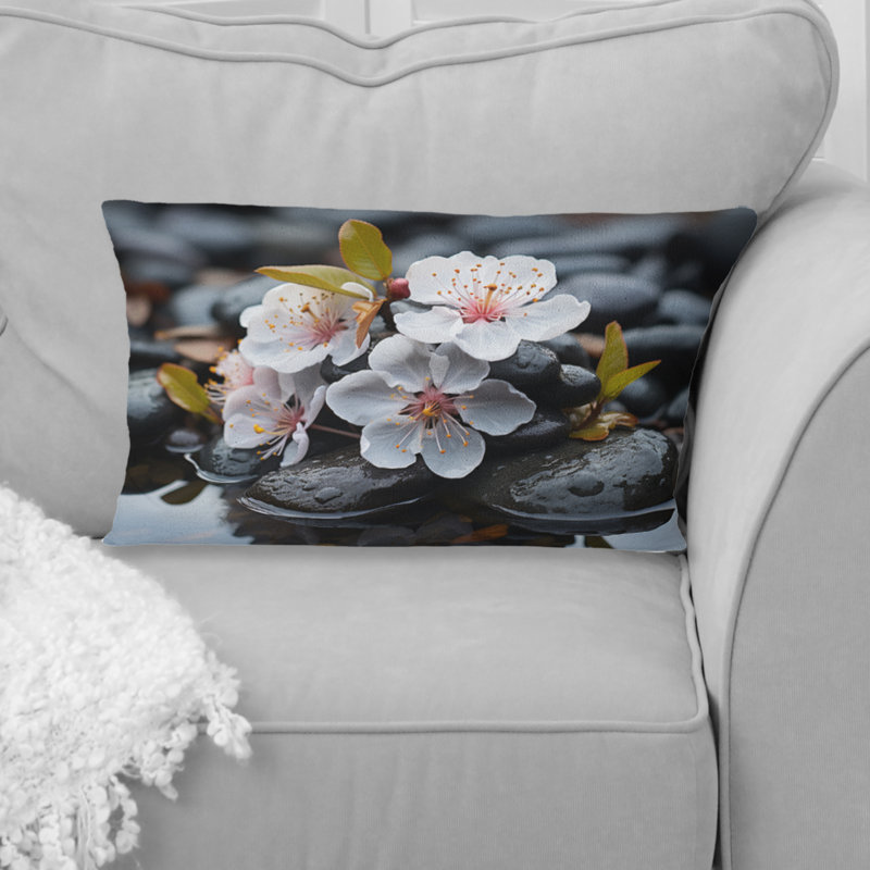 Coussin White Magnolias On River Rocks