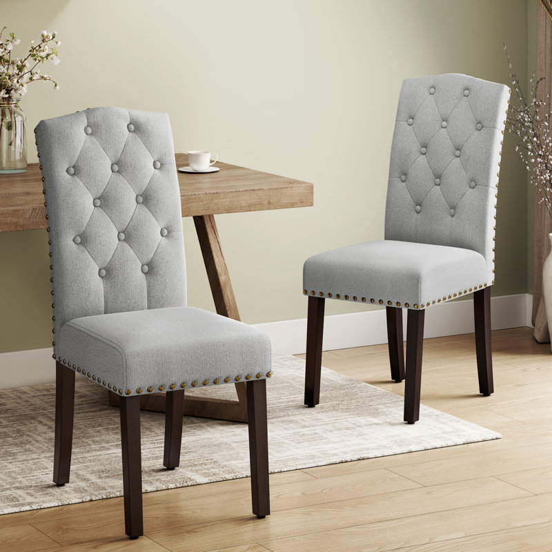 Chaises parsons en tissu Arjo avec dossier capitonné, clous décoratifs et pieds en bois massif, Gris