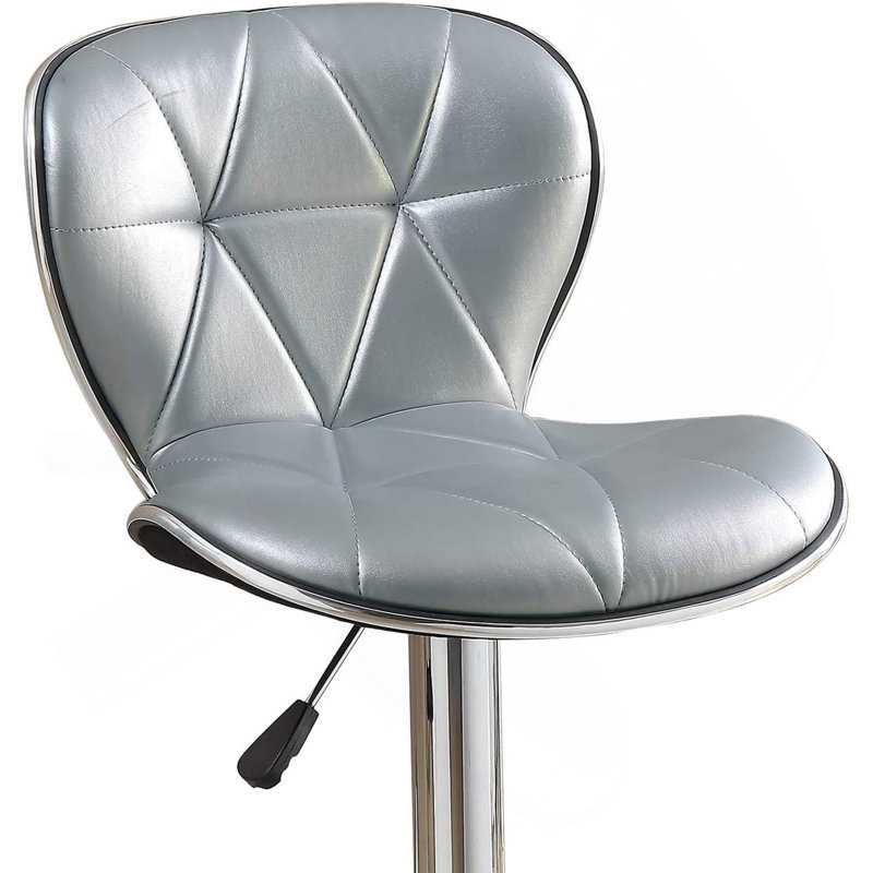 Ensemble de 2 tabourets à hauteur de comptoir argentés / gris en similicuir PVC à hauteur réglable avec base chromée.