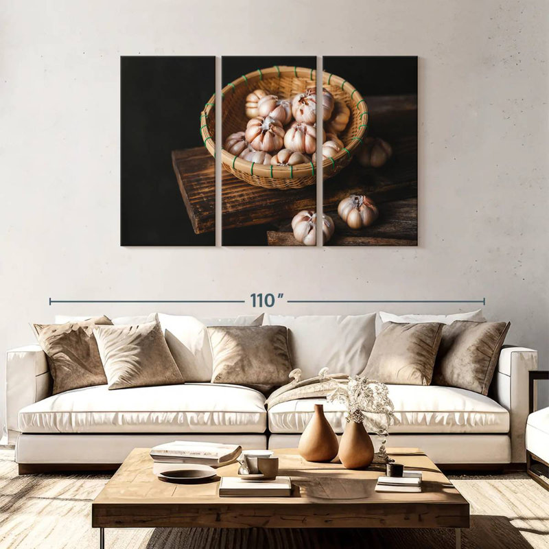 Yarlin Garlic, 48" H x 74" W