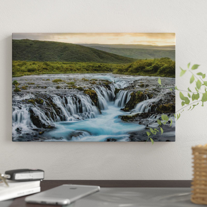 «Evening At Bruarfoss», reproduction sur toile, H 18 po x l 26 po x P 1,5 po, Toile tendue, Pas de tapis