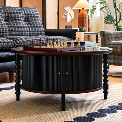 Table basse ronde en noyer de style français