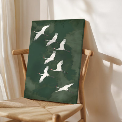 Grues blanches en vol sur un fond vert, style d'art numérique éthéré. Art mural encadré en toile - Cadre en bois massif de 24 po x 36 po et 1 po d'épaisseur pour le salon ou la chambre à coucher
