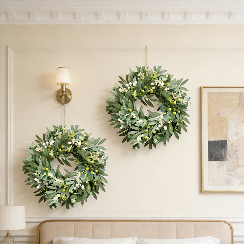 2Pack couronnes d'eucalyptus pour la porte d'entrée grandes couronnes artificielles pour Windows Home Wall Farmhouse porche avant décor baies blanches couronne de verdure pour le printemps et l'été 2Pcs