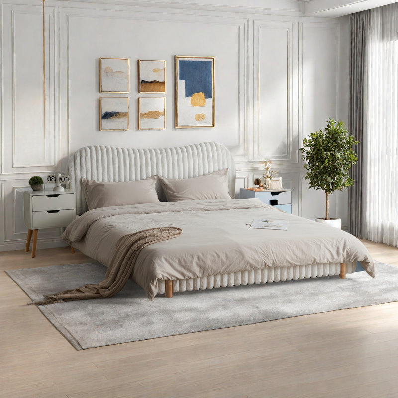 Lit rembourré avec tête de lit ondulée et coutures verticales, pieds en bois