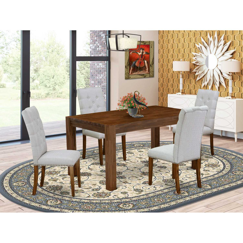 L'ensemble de mobilier de salle à manger 5 pièces comprend une table rectangulaire en bois rustique et 4 chaises Parsons en tissu gris, naturel