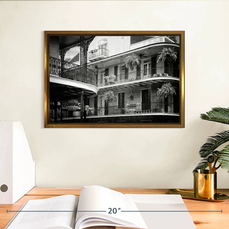 NOLA noir - façades de balcon Bourbon, Cadre flottant doré, 13 po x 9 po