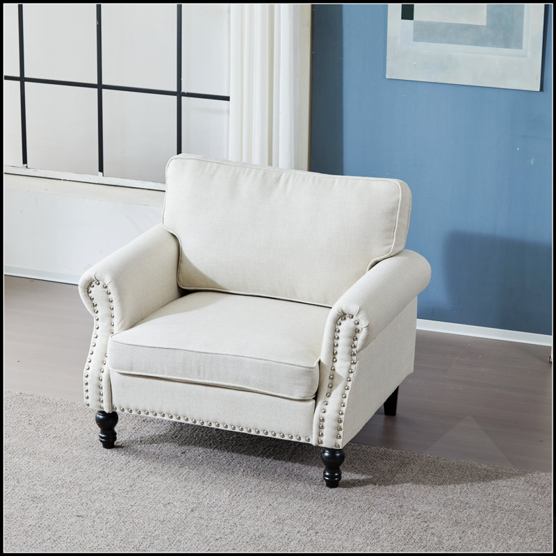 Canapé confortable avec coussins moelleux et structure durable, parfait pour les intérieurs modernes et traditionnels.