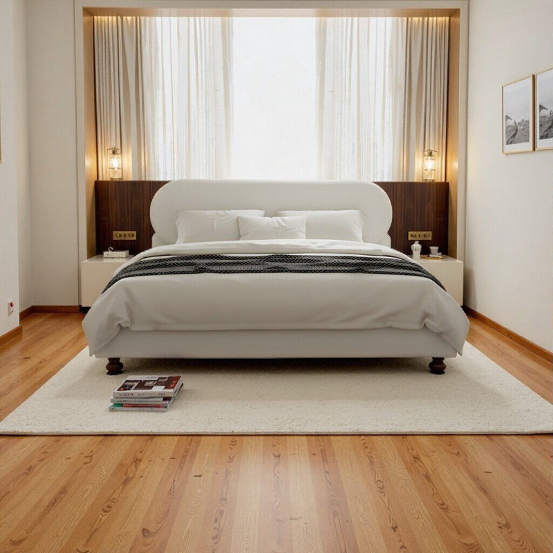 Très grand lit tapissier crème avec pieds en bois d'hévéa - Mobilier de chambre à coucher moderne élégant et confortable