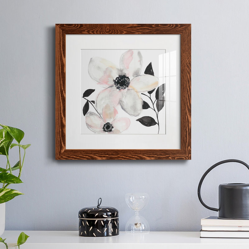 «Black & Blush Anemone II», reproduction encadrée de qualité supérieure - prête à être accrochée, Érable