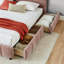 Très grand lit plateforme tapissier avec tissu chenille, tête de lit souple et tiroirs de rangement, cadre de lit uni moderne - rose (88,5 po x 85,5 po x 31 po)-18122830-18122831