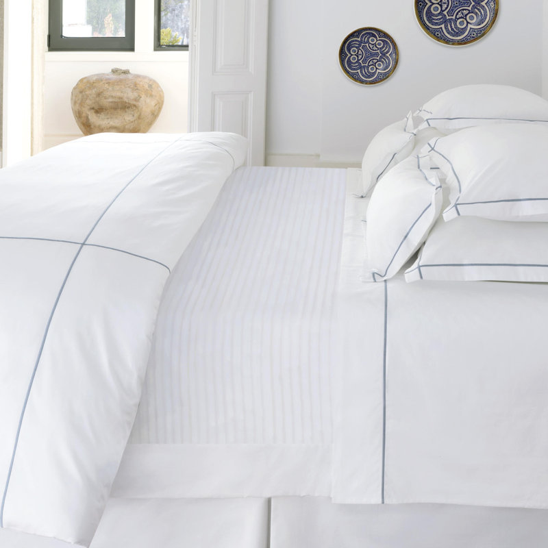 Classic Hotel 100% Cotton Shams, white/ navy, Euro